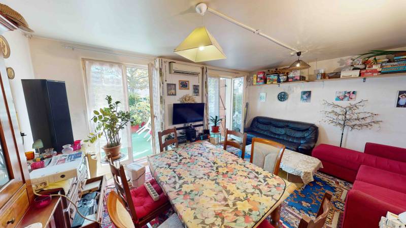 A vendre maison mitoyenne  84m2 avec jardin et garage situé rue Georges Bernanos Strasbourg Hautepierre Parc des Poteries 